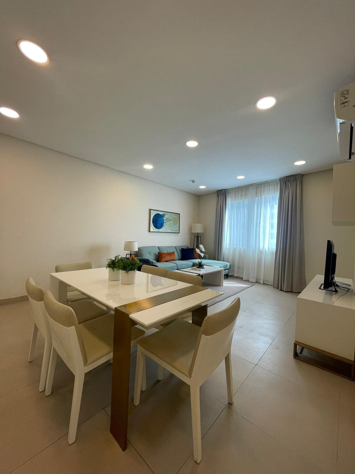 Luxury 2-Bedroom Apartment In The Heart of Seef.