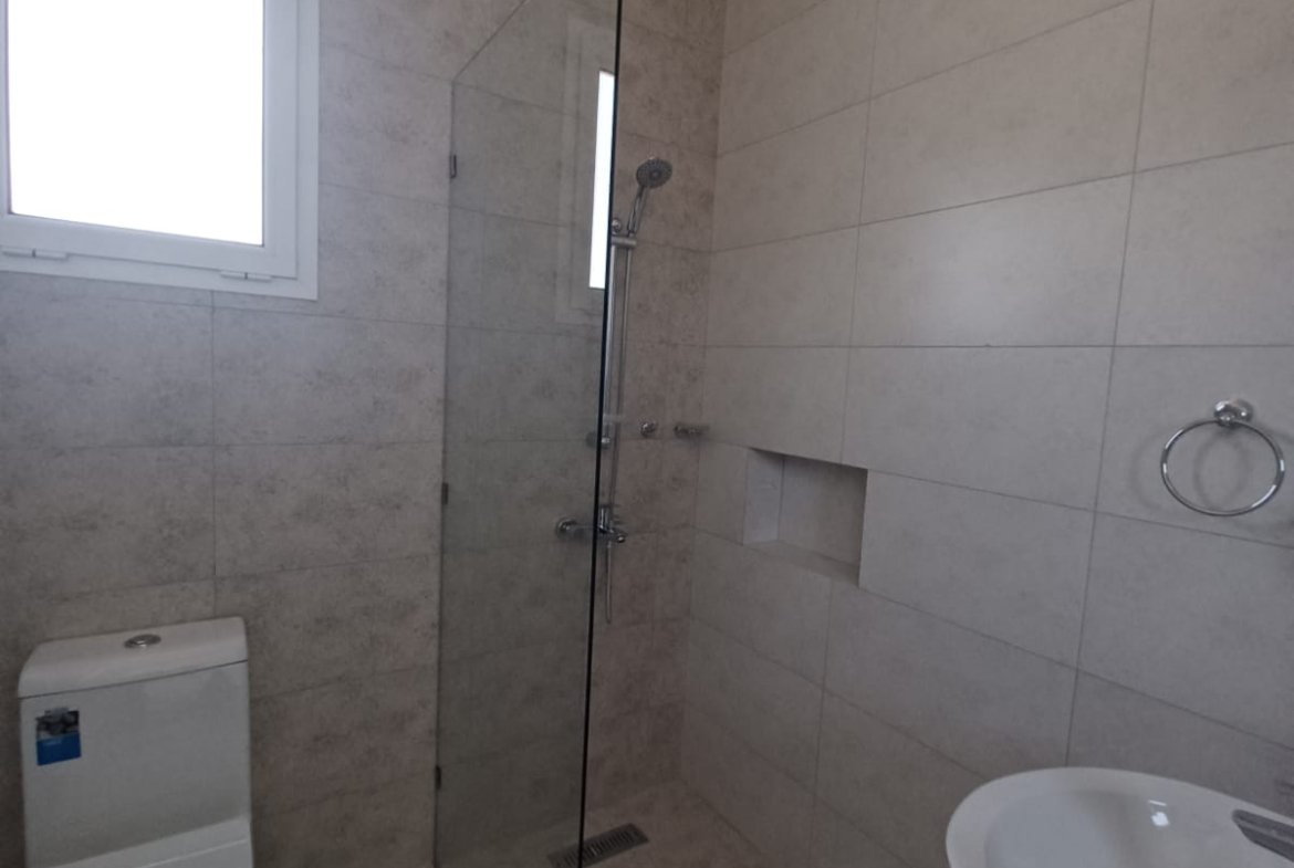 Luxurious Modern 4-Bedroom Villa for Sale in Maqaba