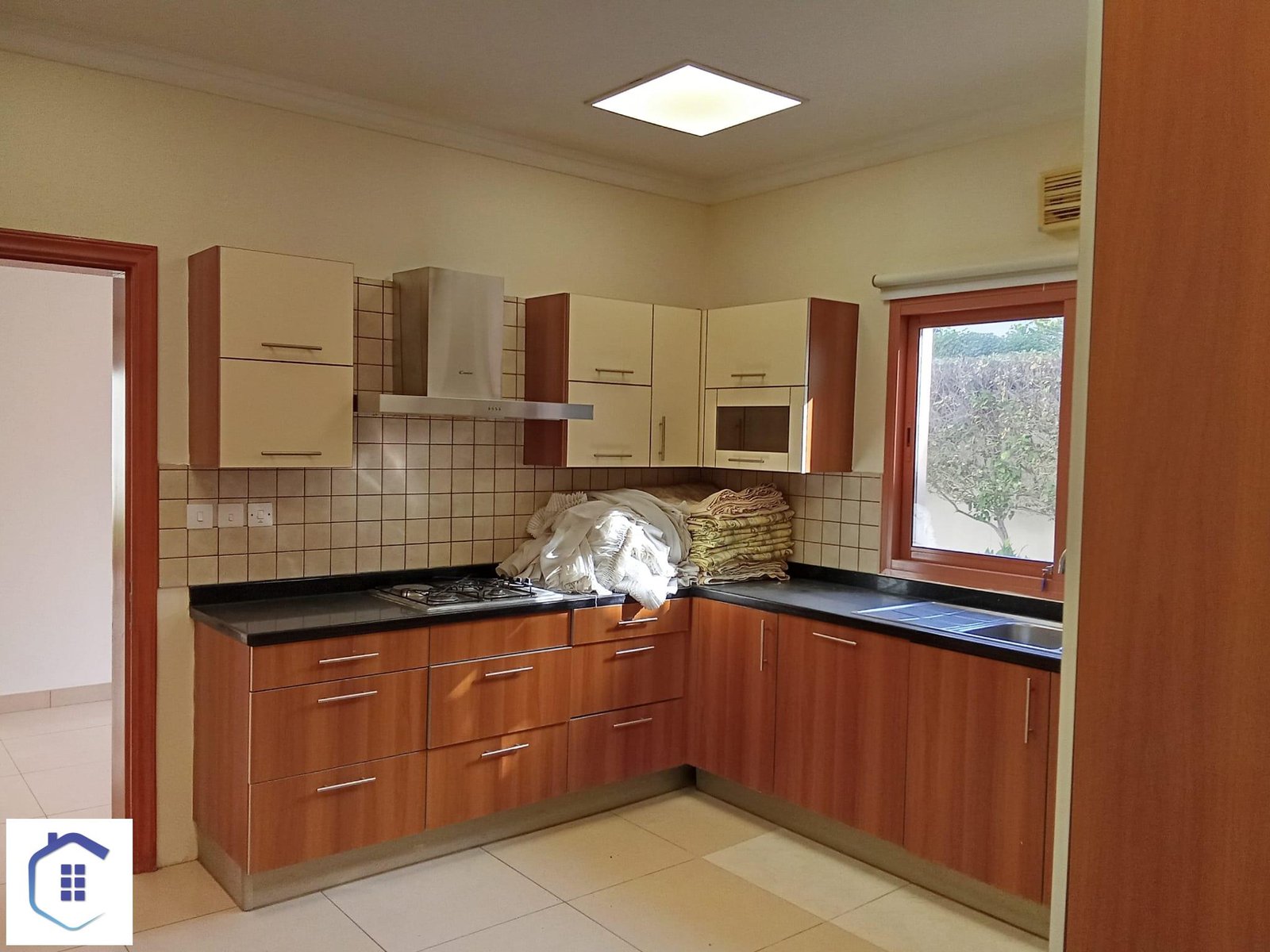 Luxury 4-Bedroom Villa for Rent in The Center Saar