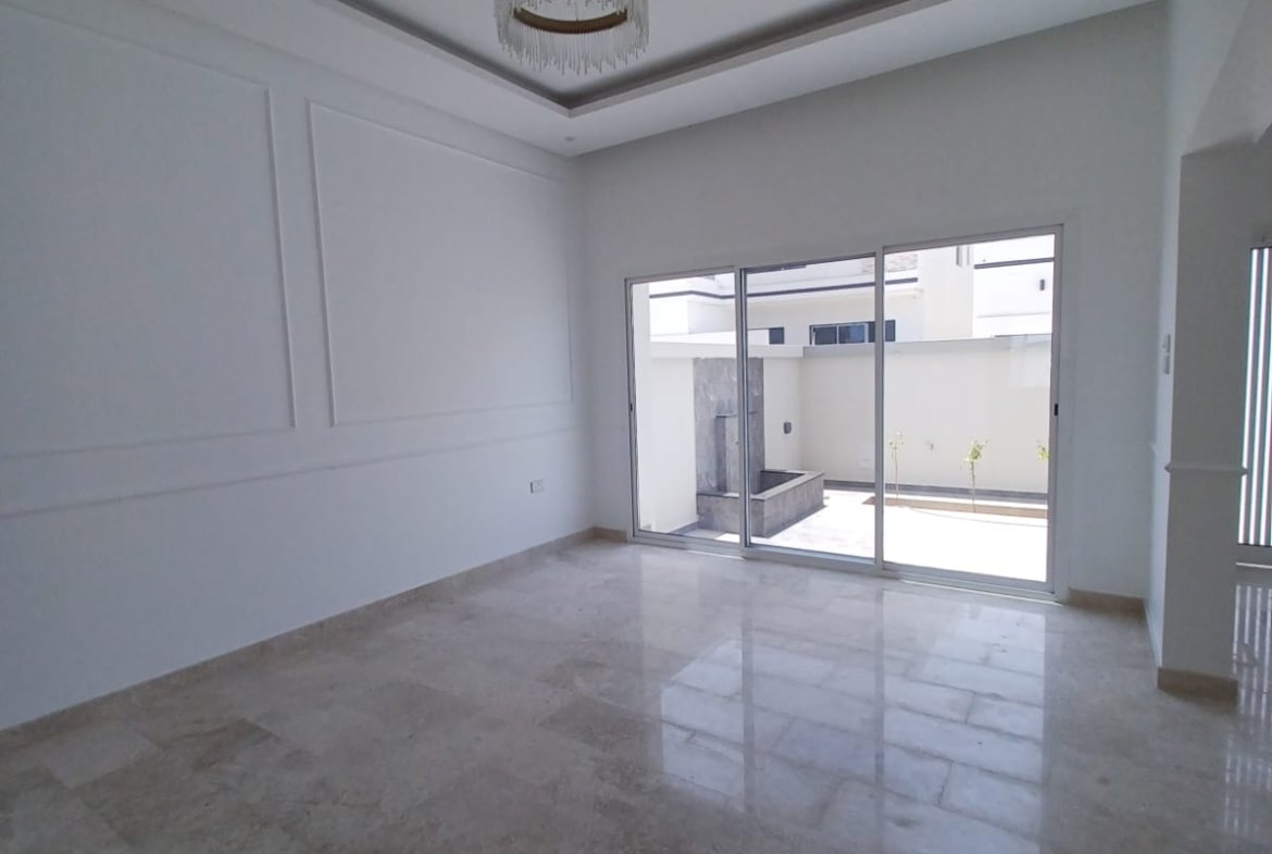 Luxurious Modern 4-Bedroom Villa for Sale in Maqaba