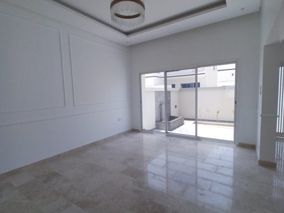 Luxurious Modern 4-Bedroom Villa for Sale in Maqaba