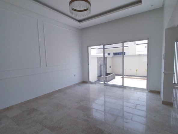 Luxurious Modern 4-Bedroom Villa for Sale in Maqaba