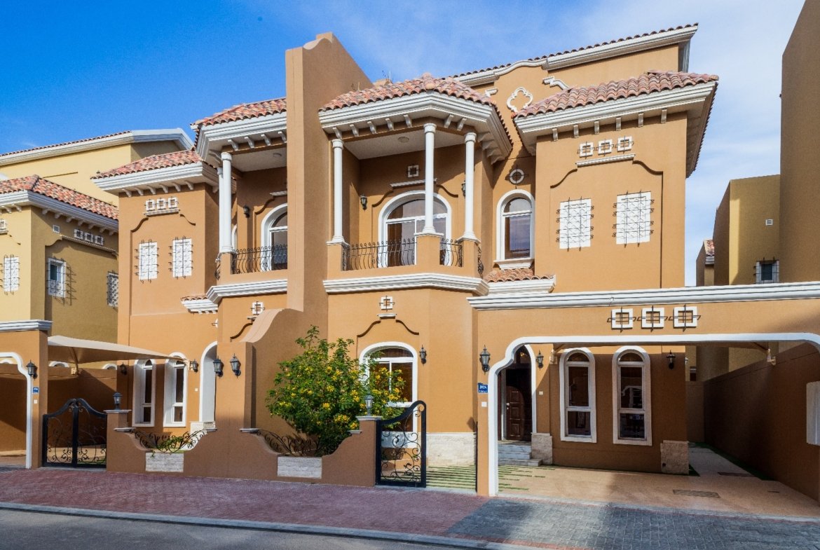 Luxurious 4-Bedroom Villa for sale in Saar