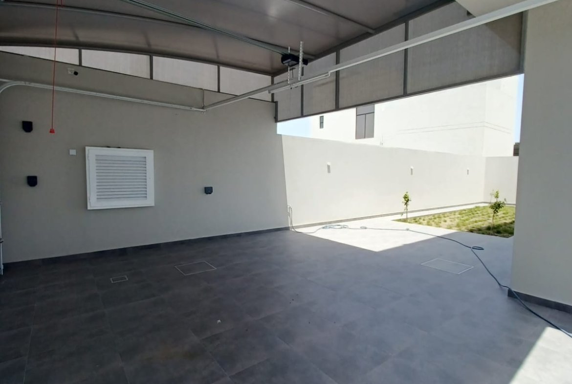 Luxurious Modern 4-Bedroom Villa for Sale in Maqaba