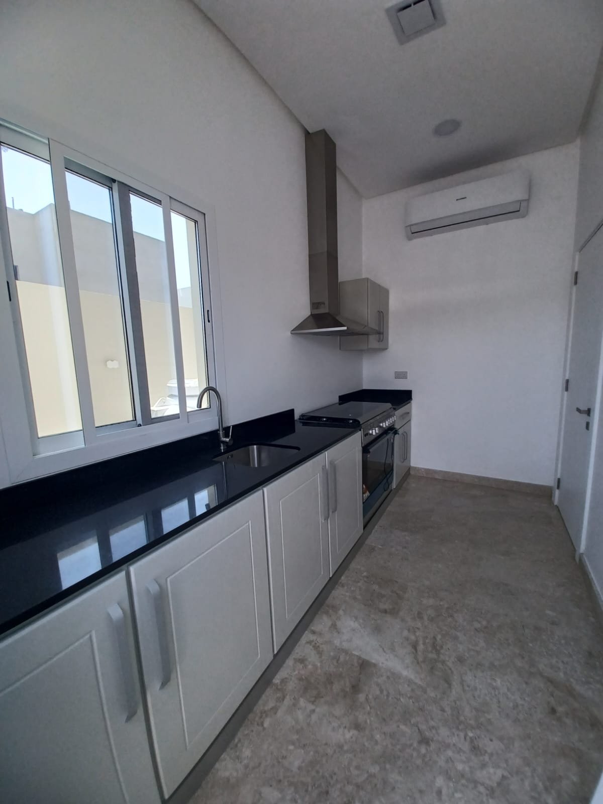 Luxurious Modern 4-Bedroom Villa for Sale in Maqaba