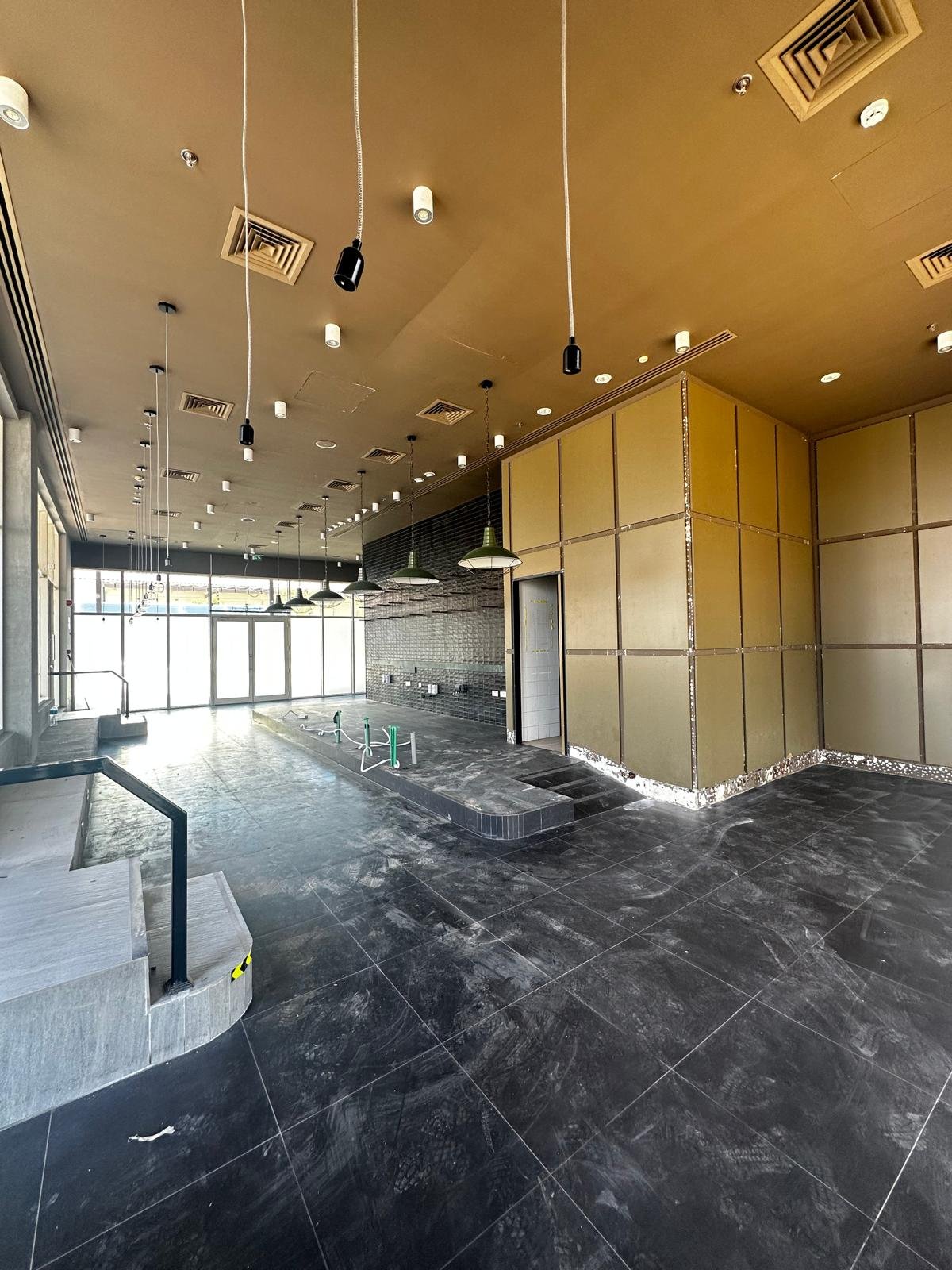 Exclusive Commercial Space for rent at downtown Saar