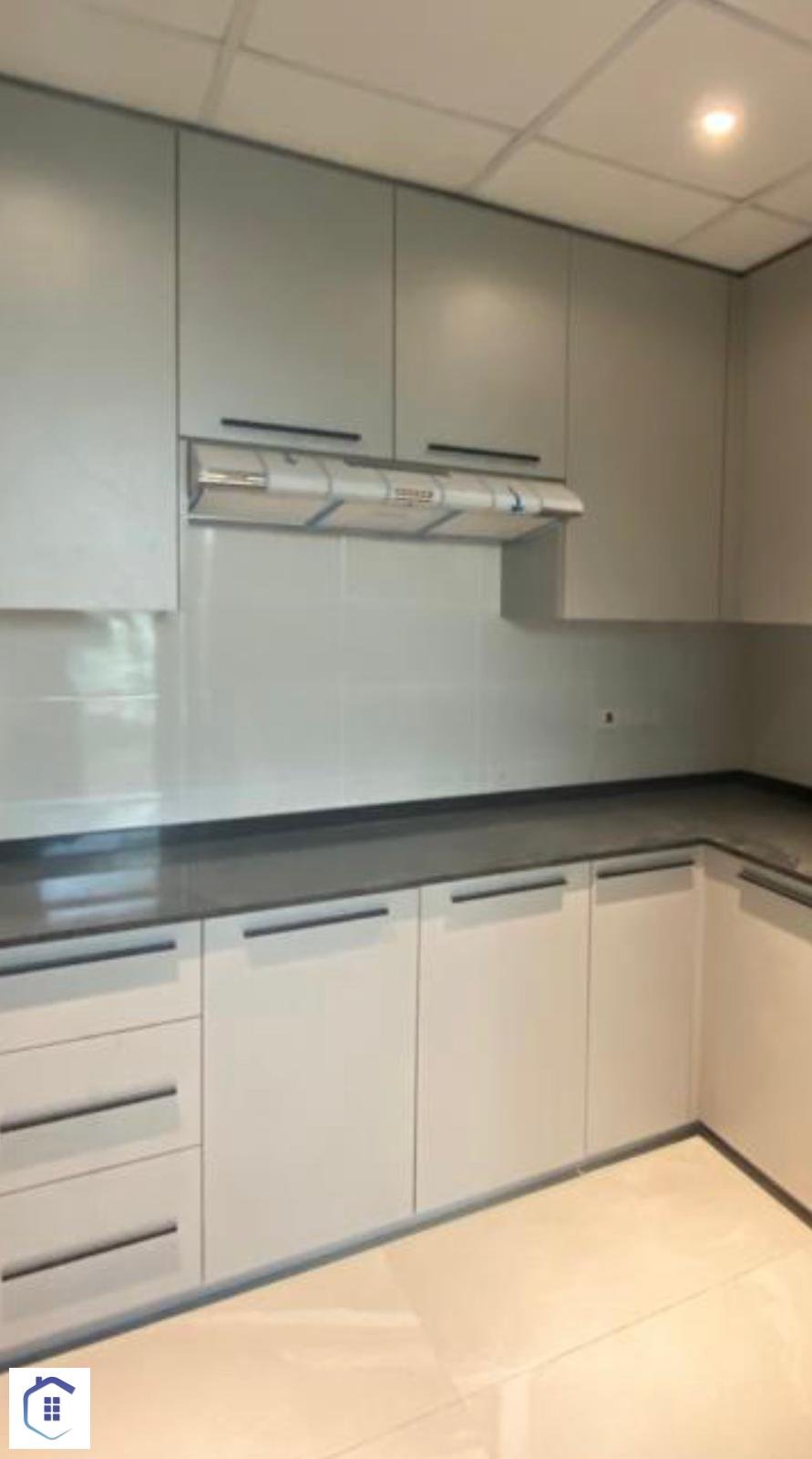 Luxury 3-Bedroom Villa for Rent in the Center of Saar