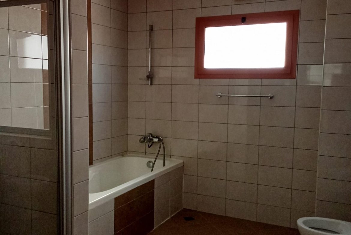 Luxury 4-Bedroom Villa for Rent in The Center Saar