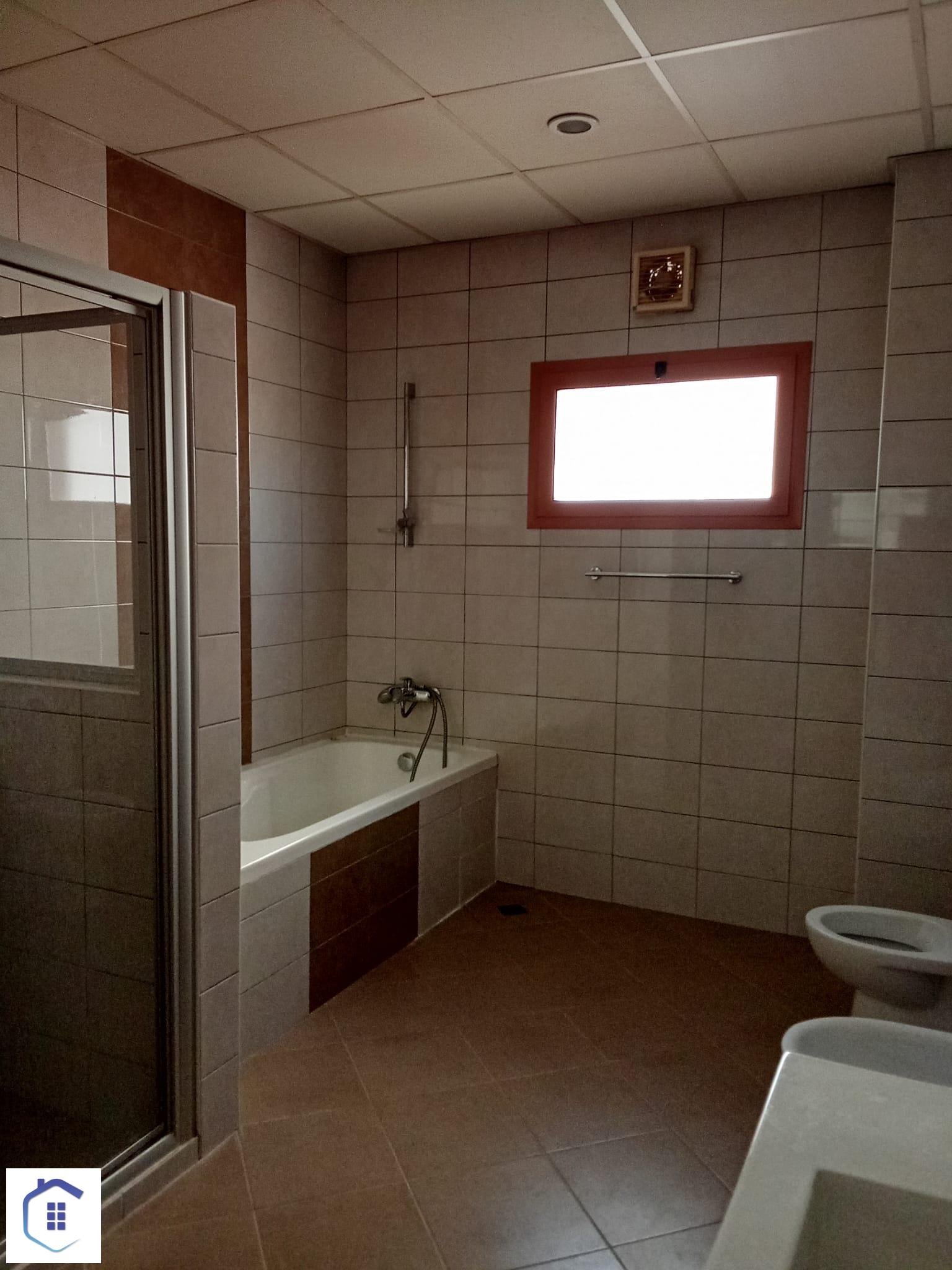 Luxury 4-Bedroom Villa for Rent in The Center Saar