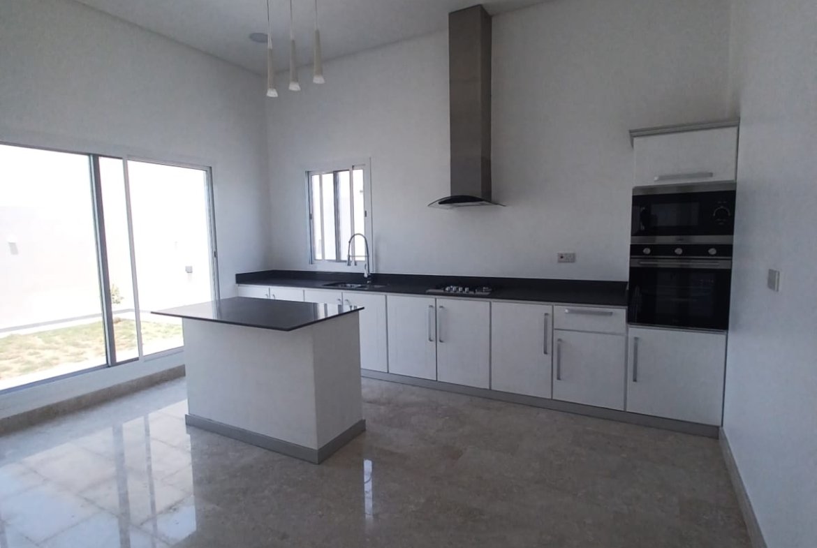 Luxurious Modern 4-Bedroom Villa for Sale in Maqaba