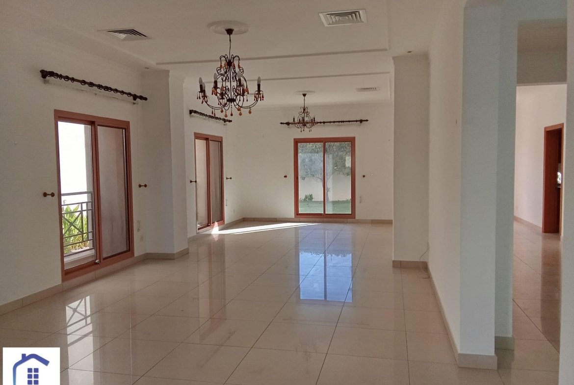 Luxury 4-Bedroom Villa for Rent in The Center Saar
