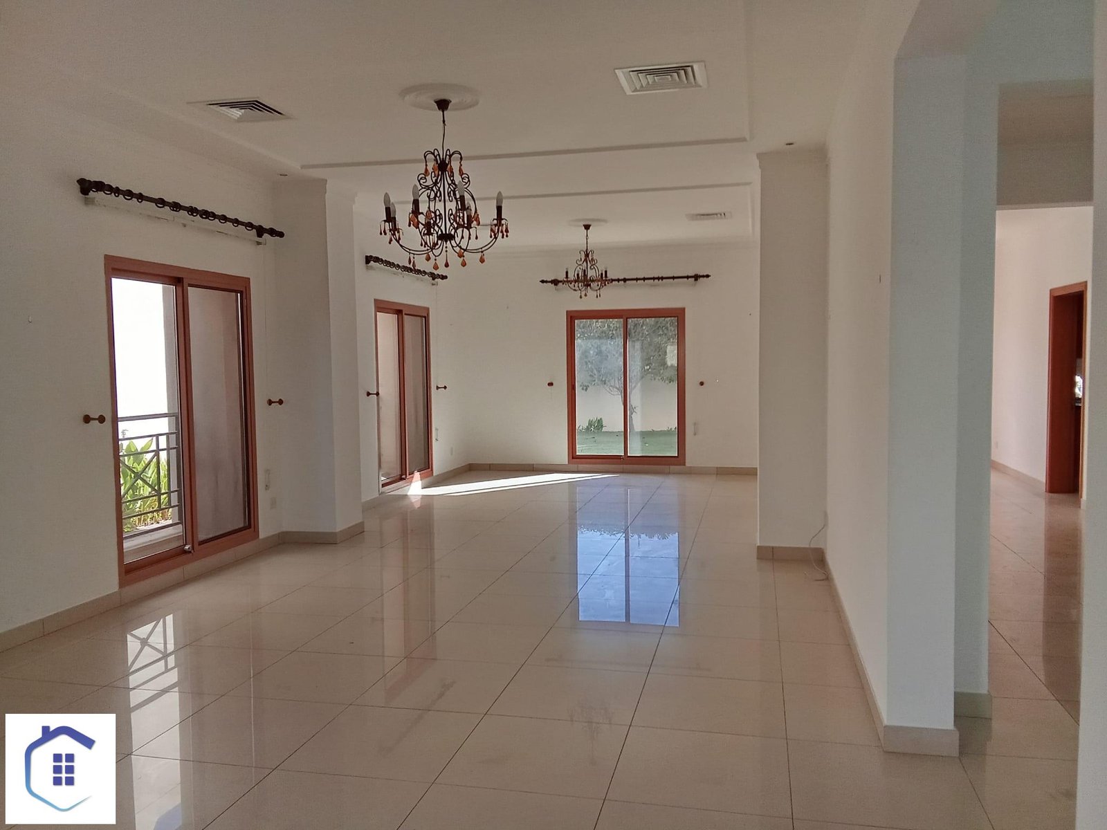 Luxury 4-Bedroom Villa for Rent in The Center Saar
