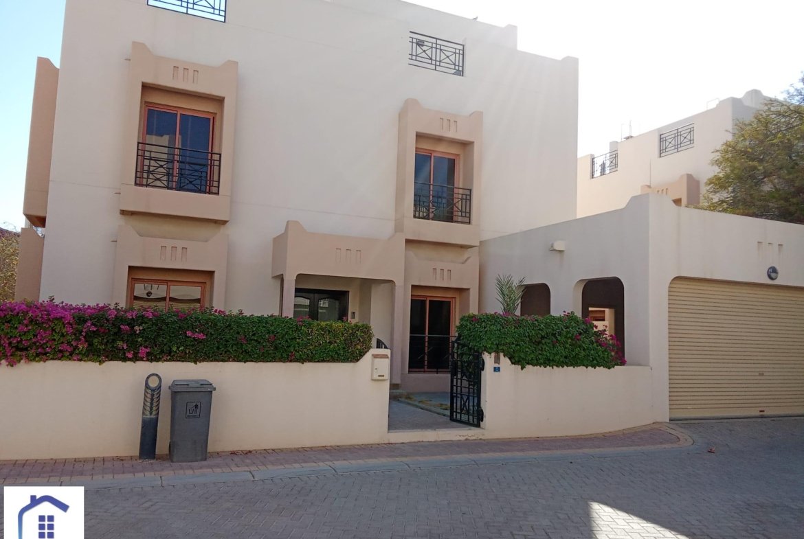 Luxury 4-Bedroom Villa for Rent in The Center Saar