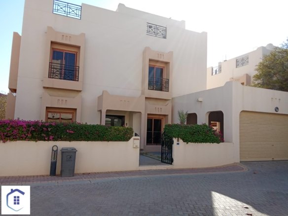 Luxury 4-Bedroom Villa for Rent in The Center Saar