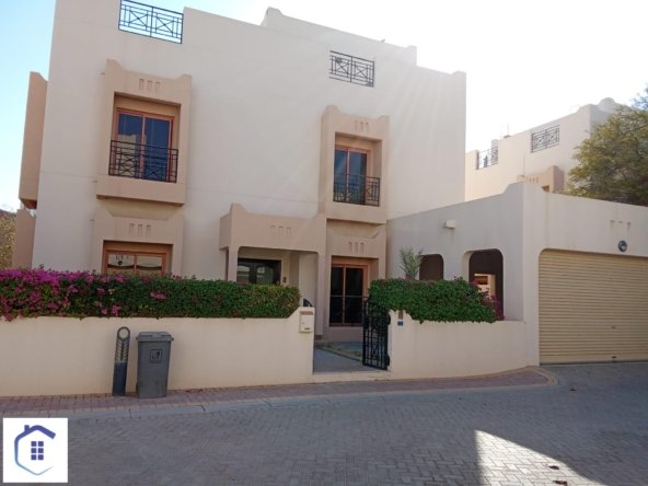 Luxury 4-Bedroom Villa for Rent in The Center Saar