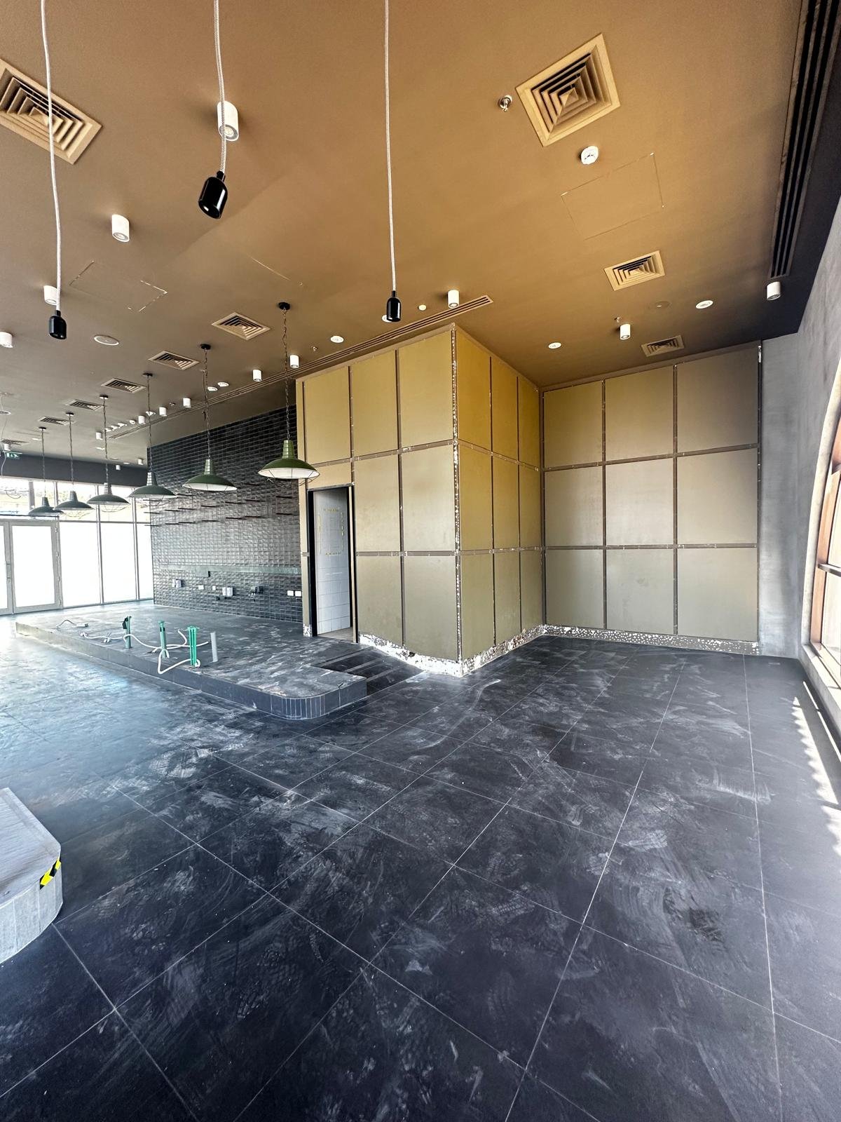 Exclusive Commercial Space for rent at downtown Saar