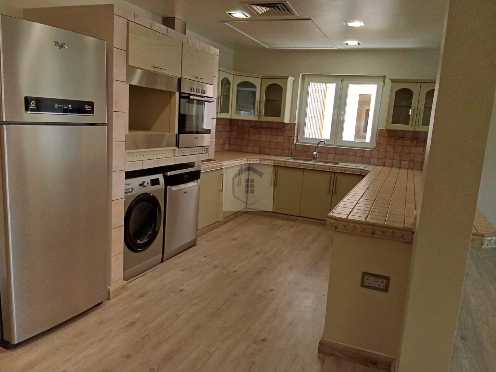 CityView Stunning 4-bedroom Villa for Sale in Maqaba