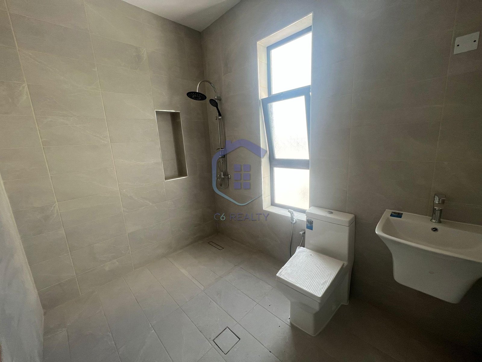Spacious 3-Bedroom Villa For sale in the heart of Busaiteen