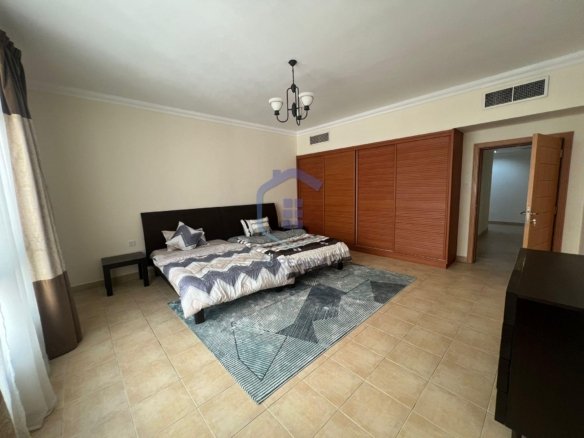 Modern Spacious 3-Bedroom Apartment In The Downtown Of Hoora