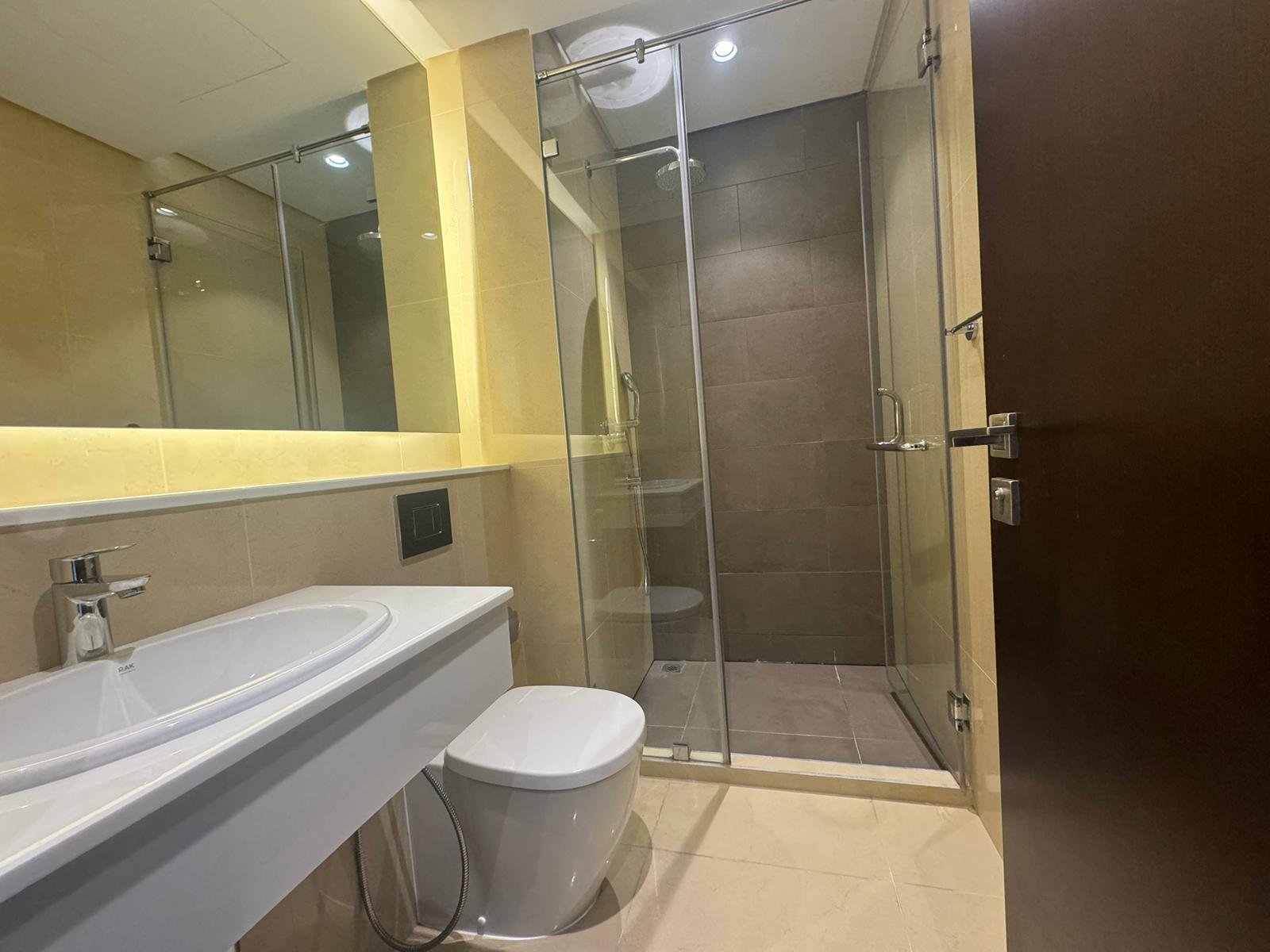 Luxury 1-Bedroom Apartment In The Prime Location of Hidd.