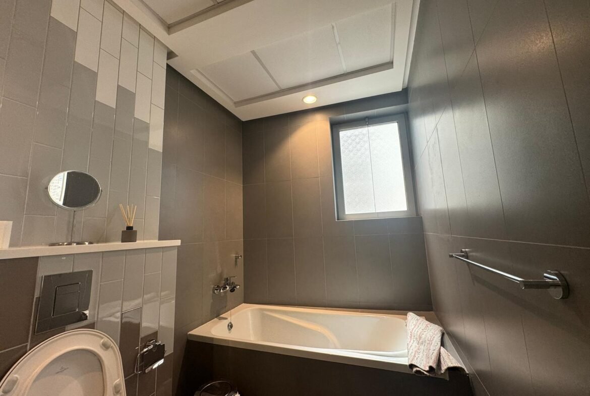 Luxury Sea-View 1-Bedroom Apartment In The City center of Seef.