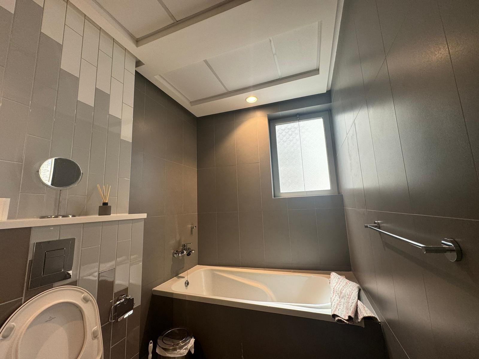 Luxury Sea-View 1-Bedroom Apartment In The City center of Seef.