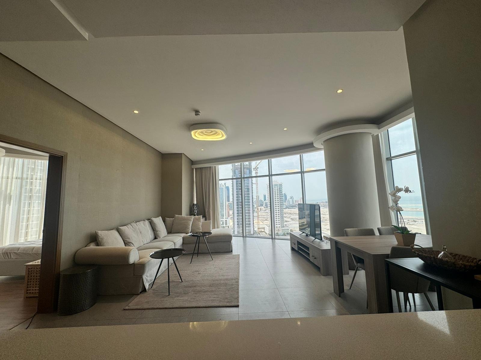 Luxury Sea-View 1-Bedroom Apartment In The City center of Seef.