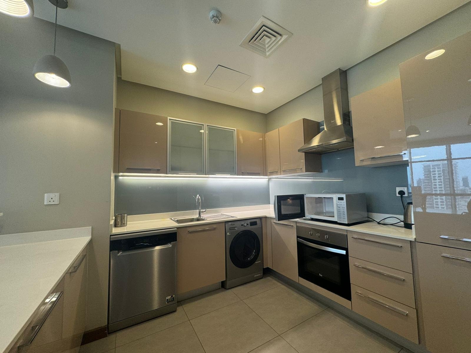Luxury Sea-View 1-Bedroom Apartment In The City center of Seef.