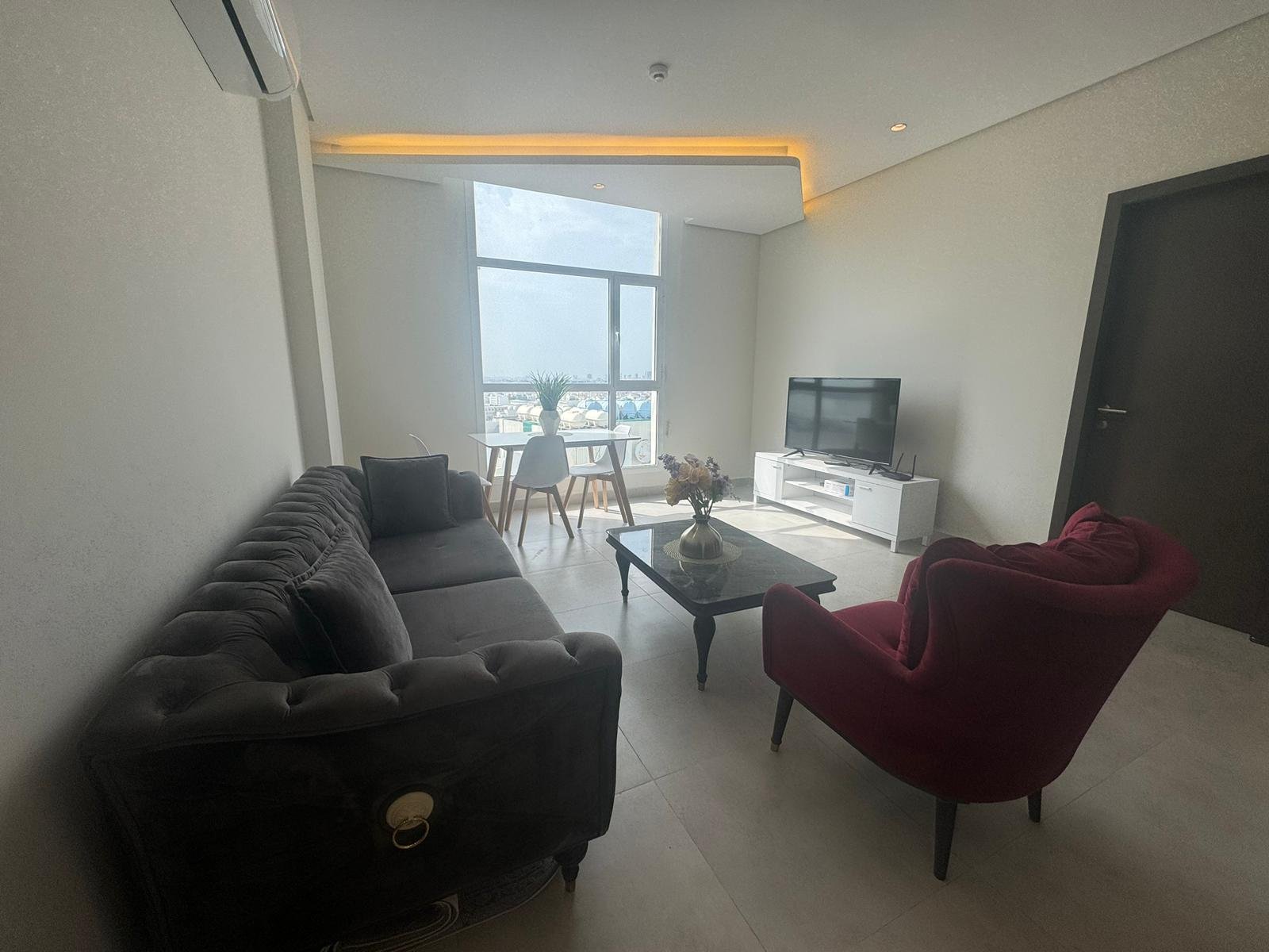 Luxury 1-Bedroom Apartment In The Heart of Mahooz.
