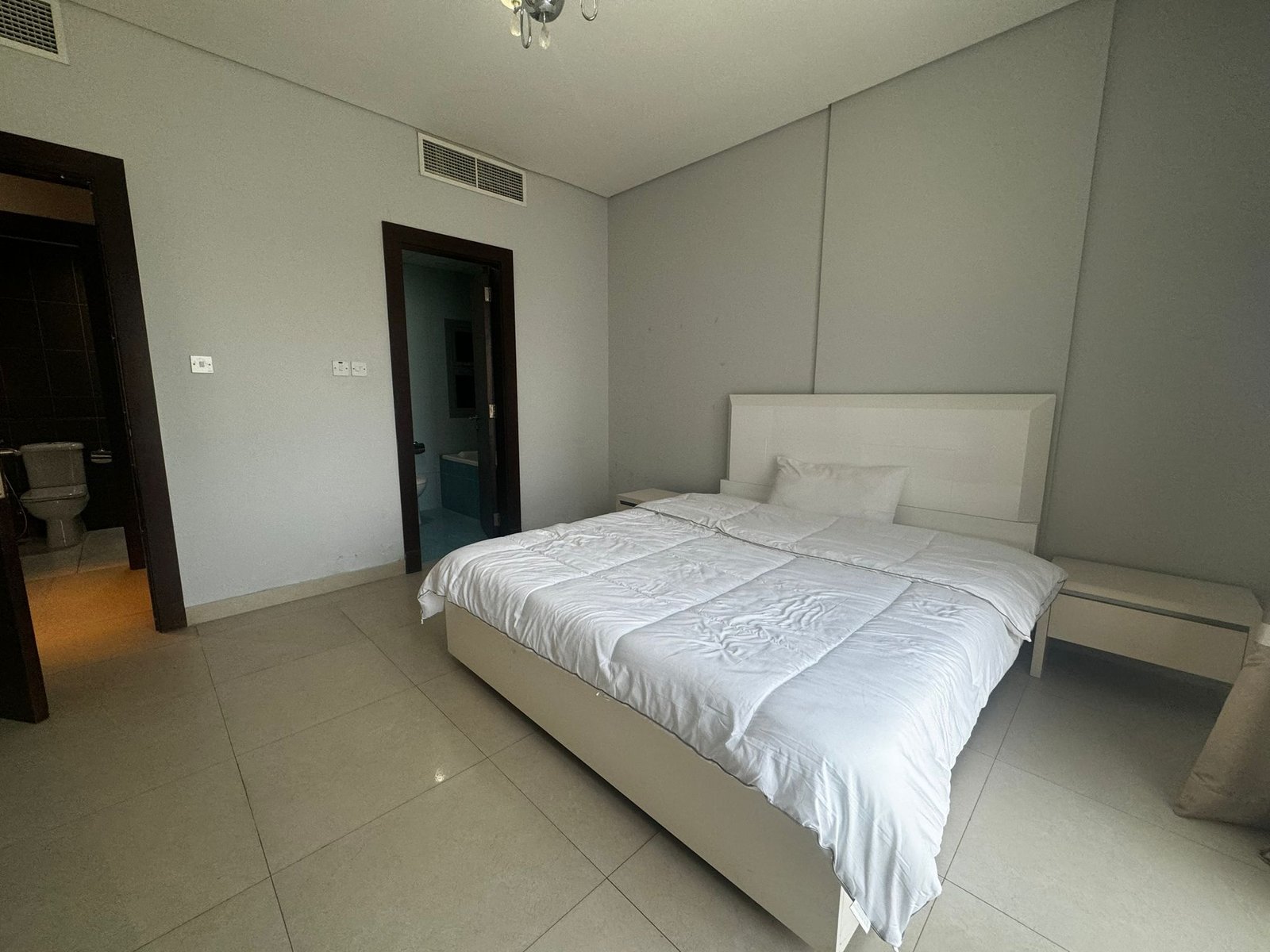 Exclusive 1-Bedroom Apartment In The Heart of Umm Al-Hassam.