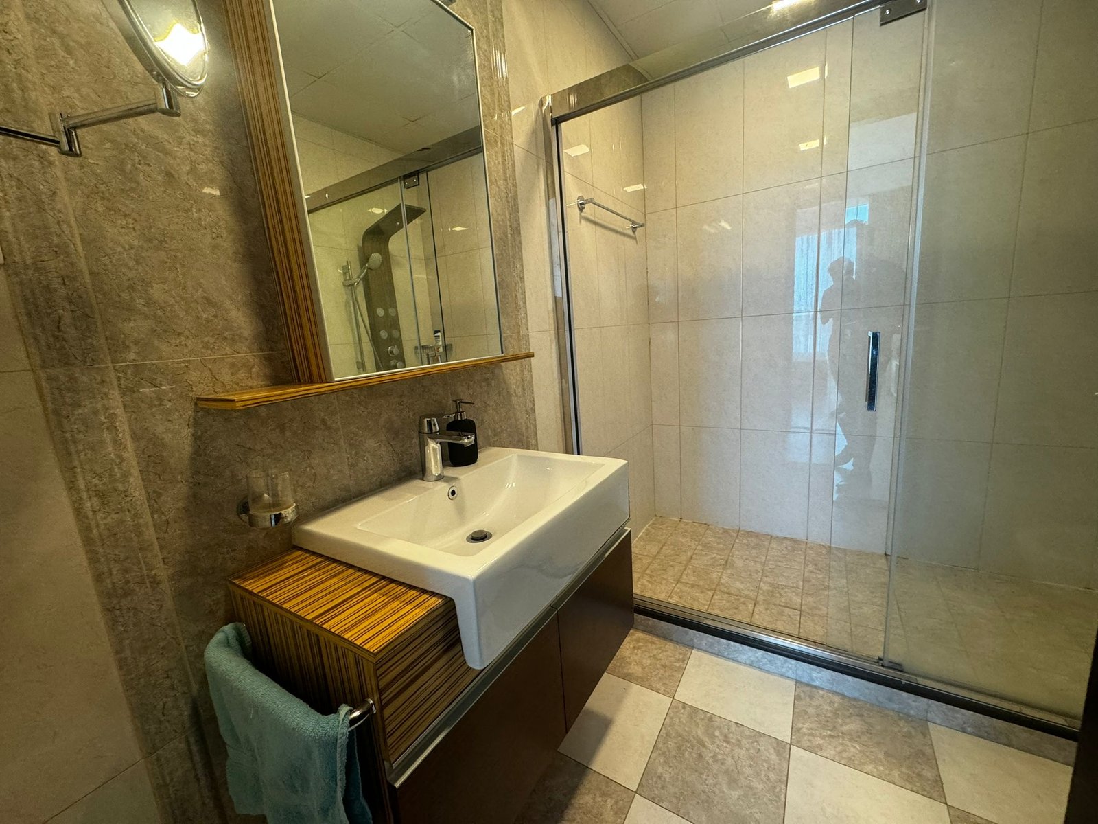 Luxury Spacious 1-Bedroom apartment in the center of Seef