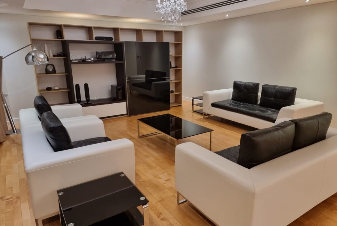 Luxury Sea-View 3-Bedroom Apartment in the City Center Of Seef