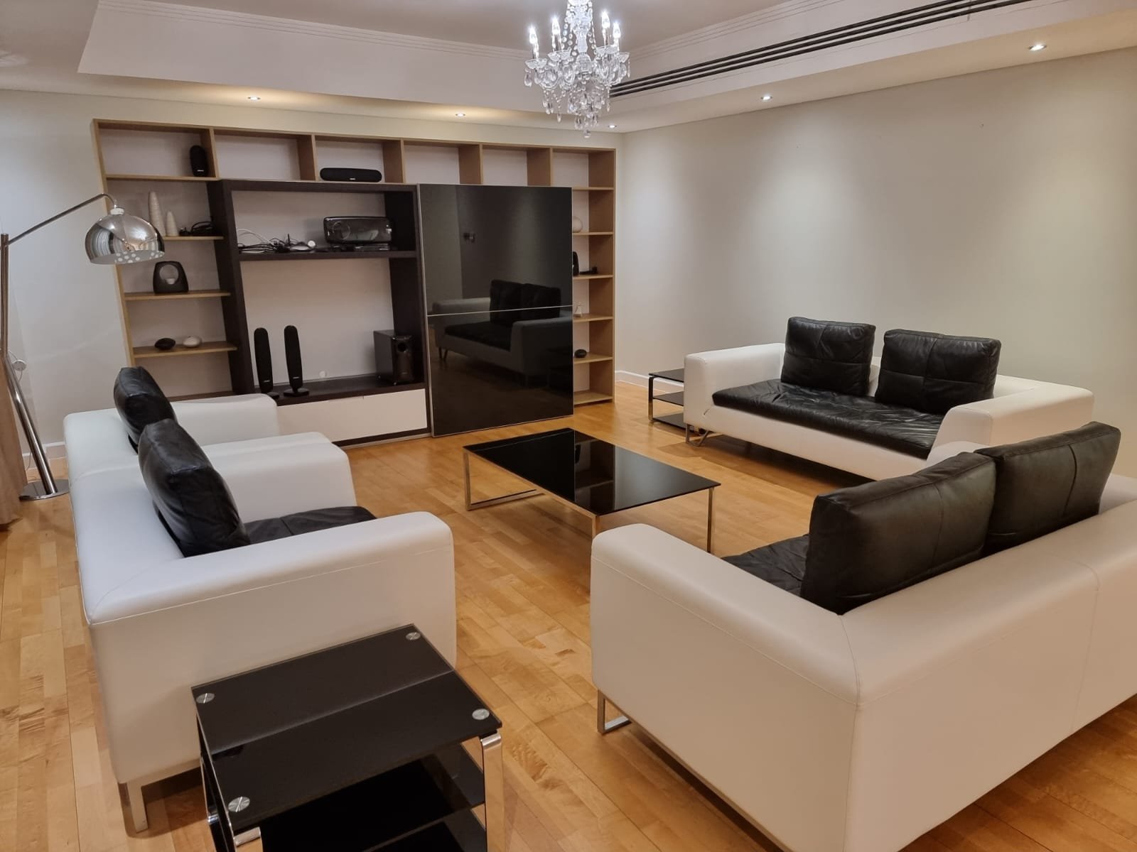 Luxury Sea-View 3-Bedroom Apartment in the City Center Of Seef
