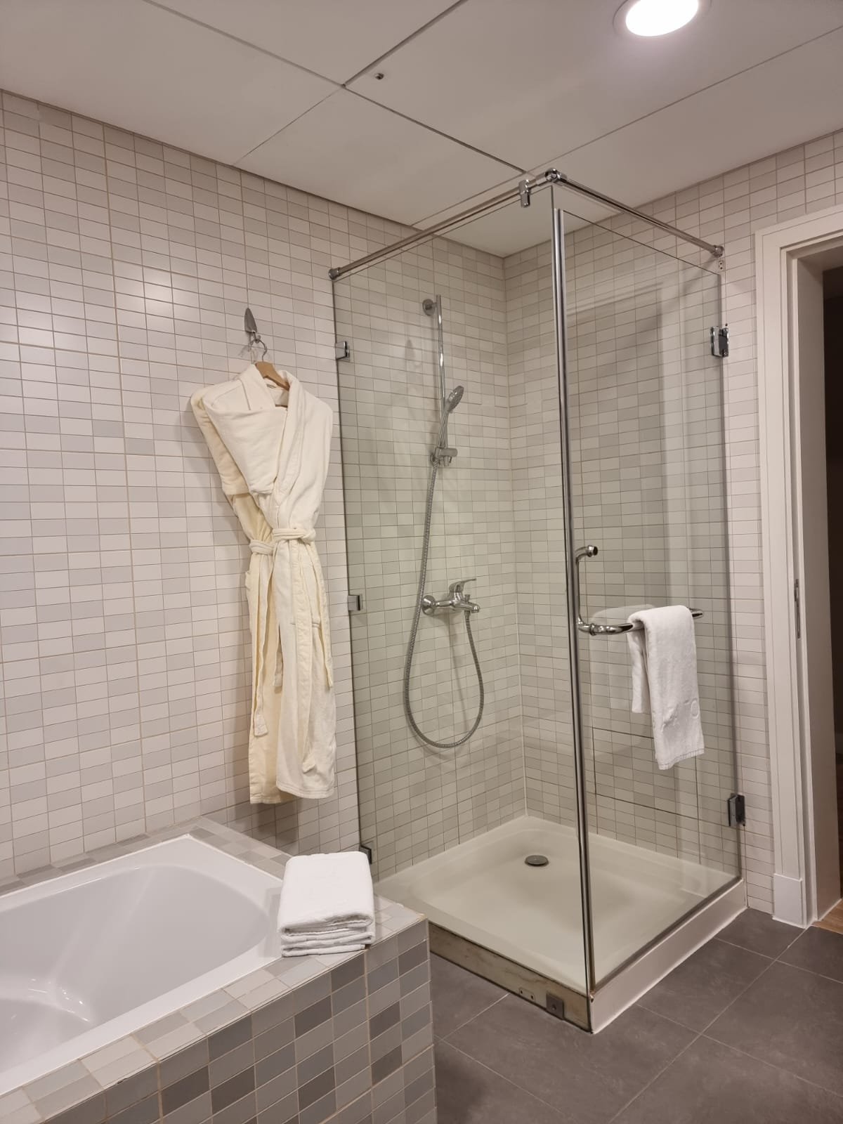 Luxury Sea-View 3-Bedroom Apartment in the City Center Of Seef