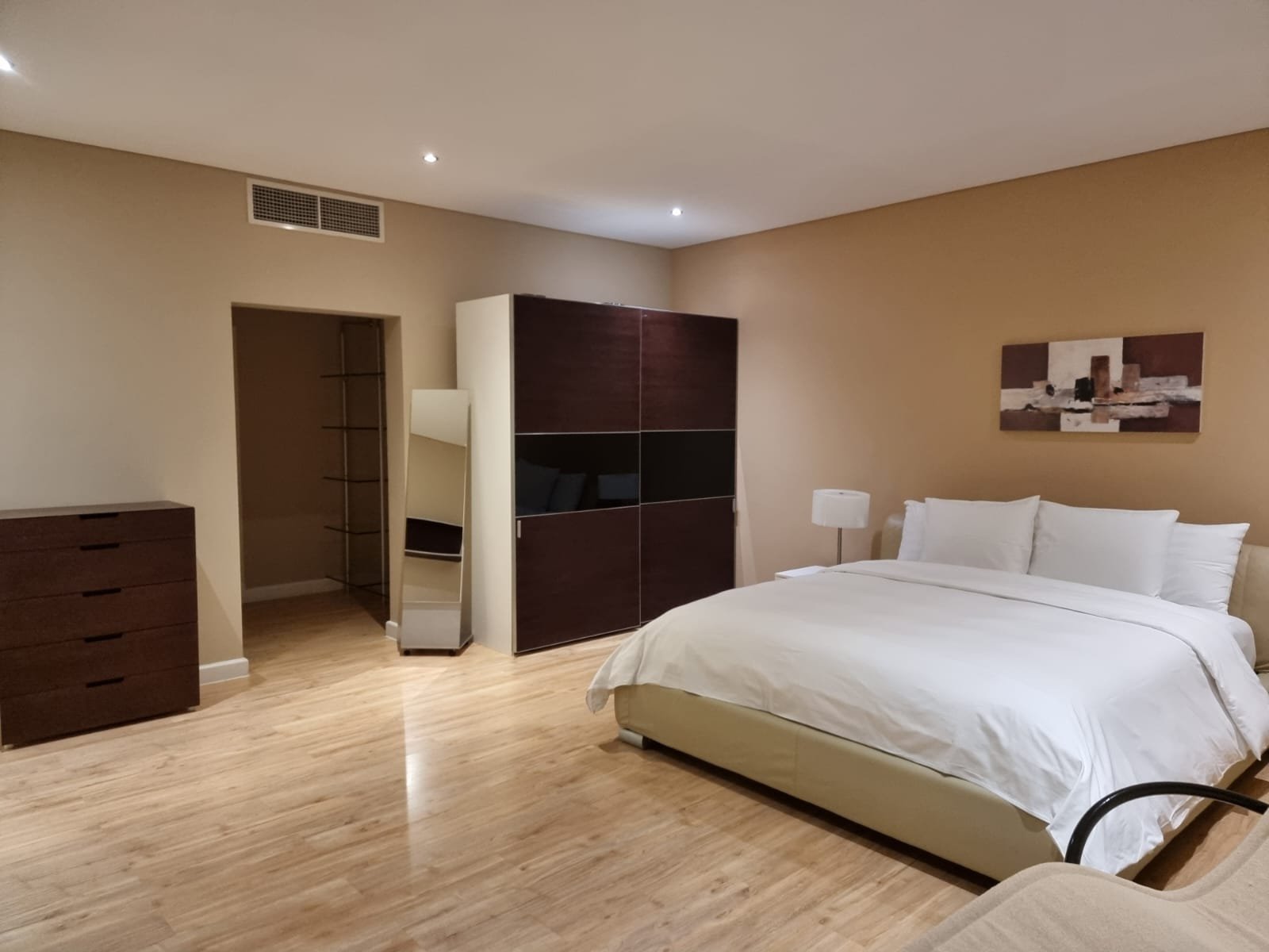 Luxury Sea-View 3-Bedroom Apartment in the City Center Of Seef