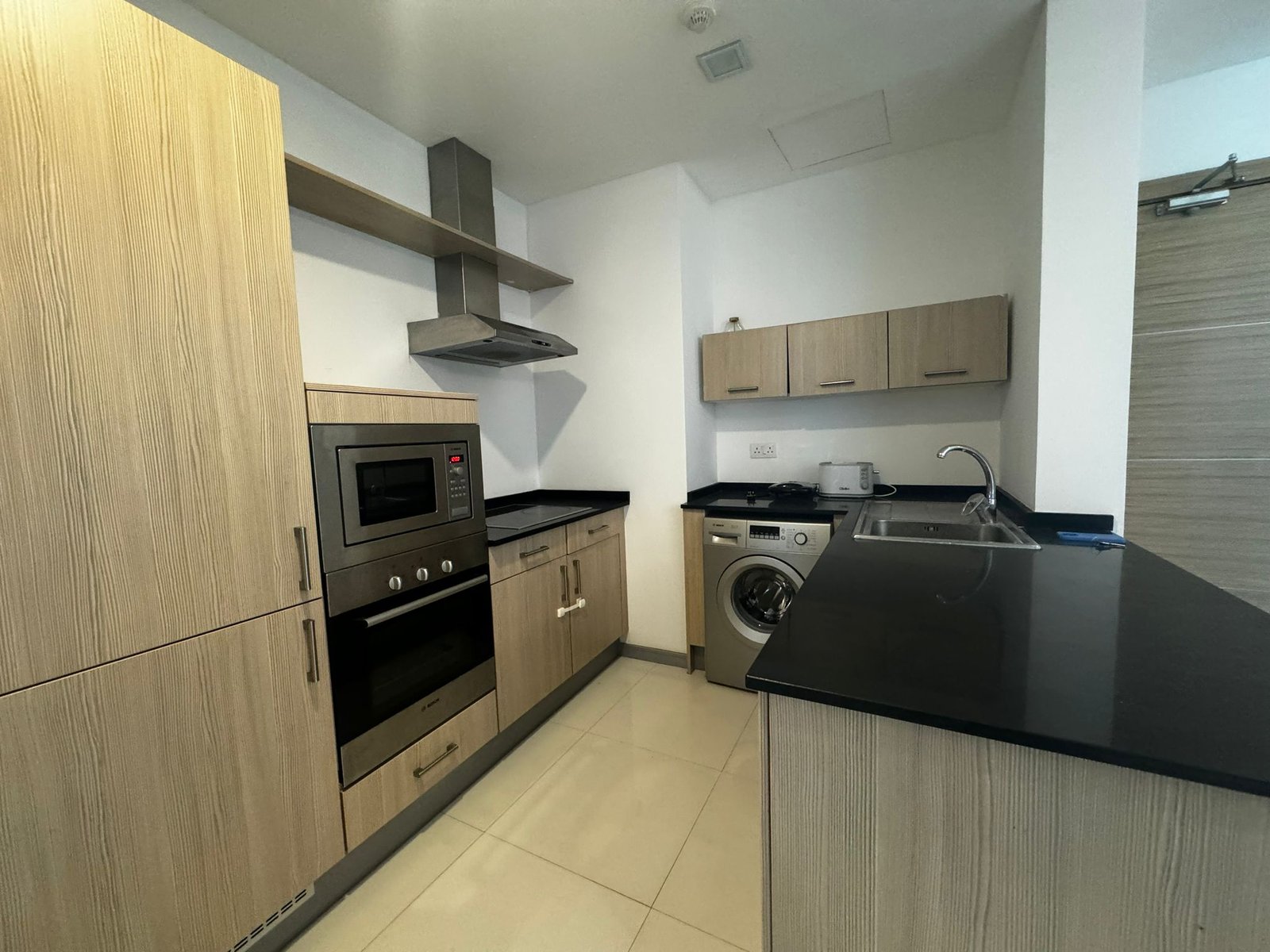 Luxury Sea-View 2-Bedroom Apartment In The Heart Of Seef