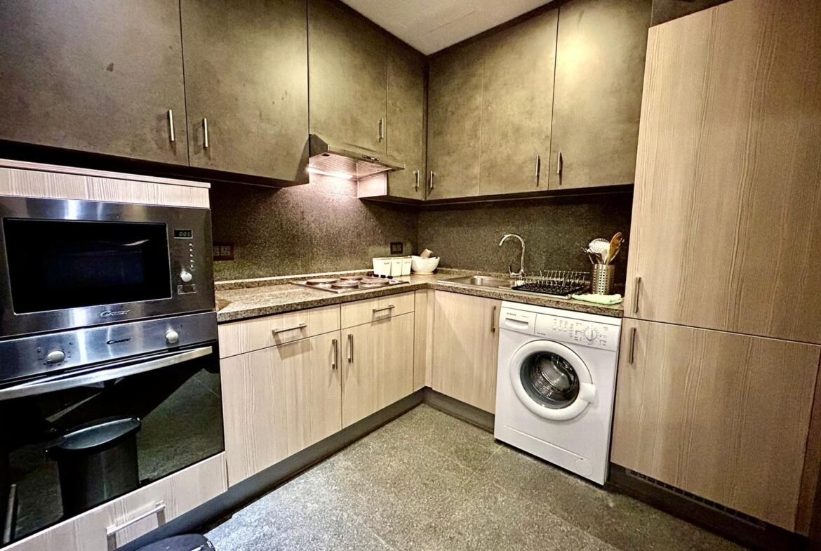 Luxury Sea-View 1-Bedroom Apartment In The Center of Seef
