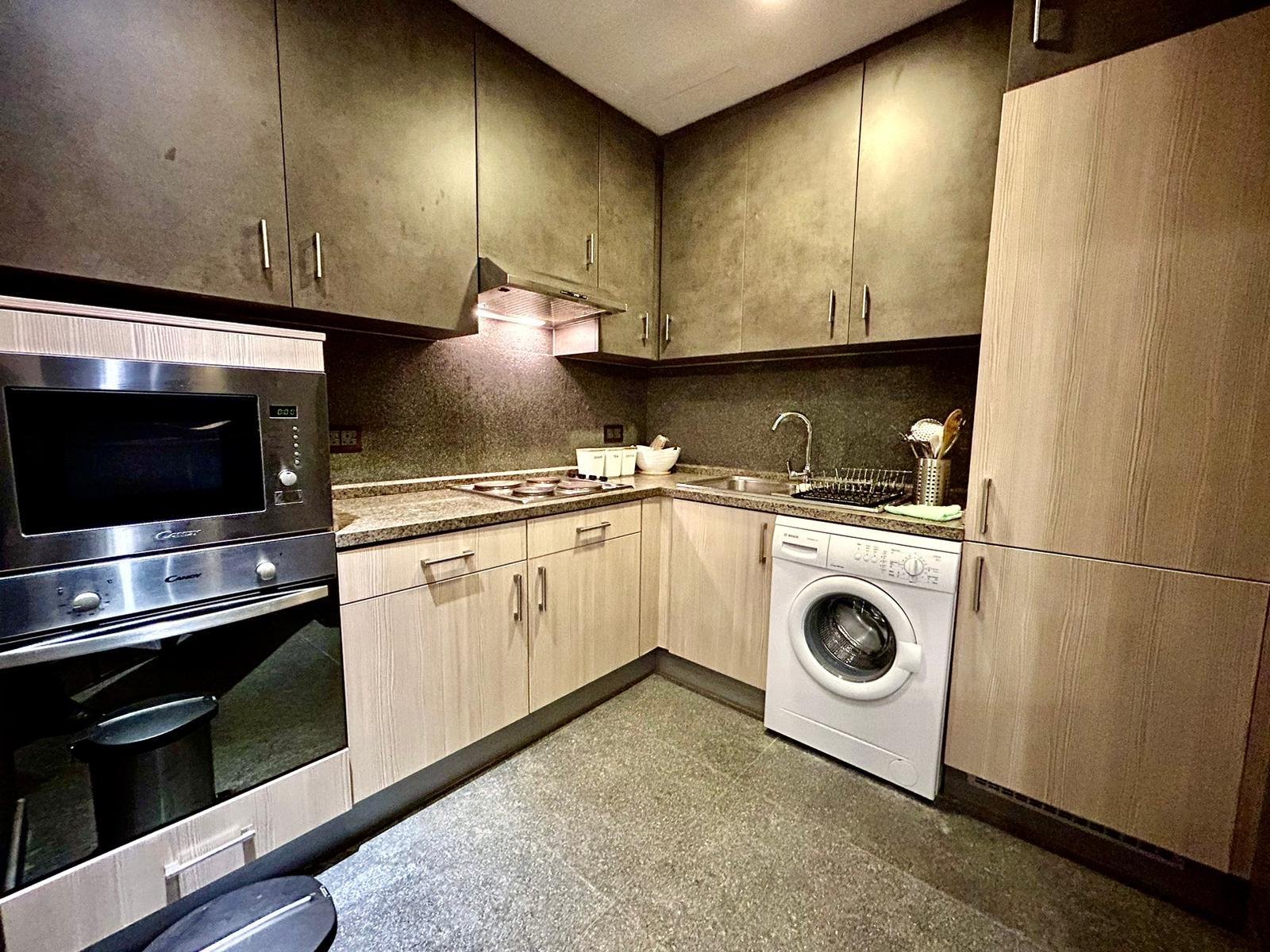 Luxury Sea-View 1-Bedroom Apartment In The Center of Seef