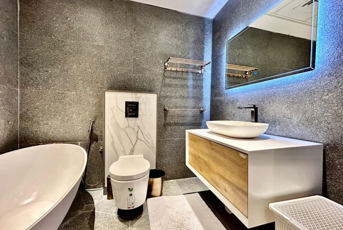 Luxury Sea-View 1-Bedroom Apartment In The Center of Seef