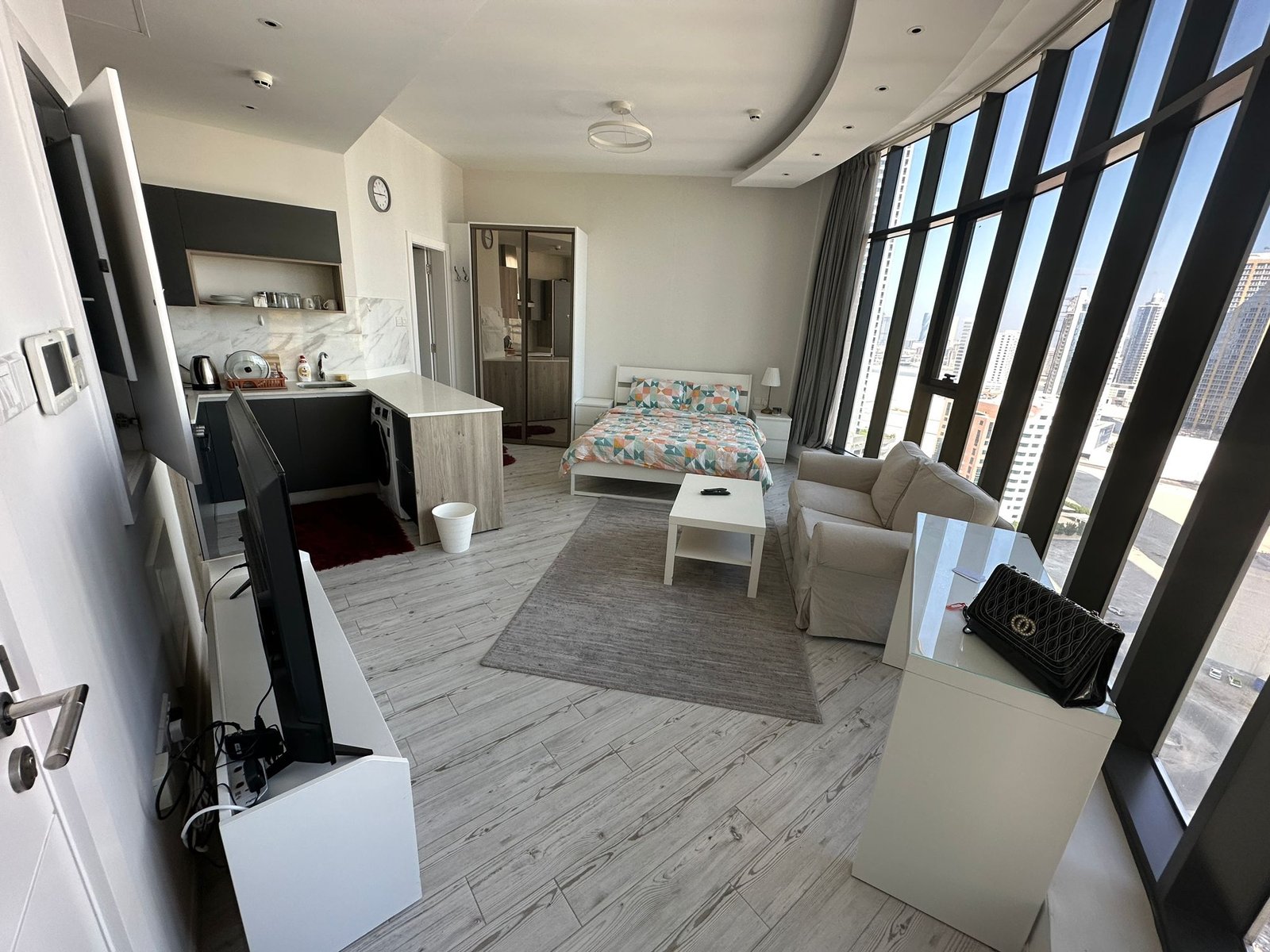 Exclusive Sea-View 2-Bedroom Studio In The Downtown Seef.