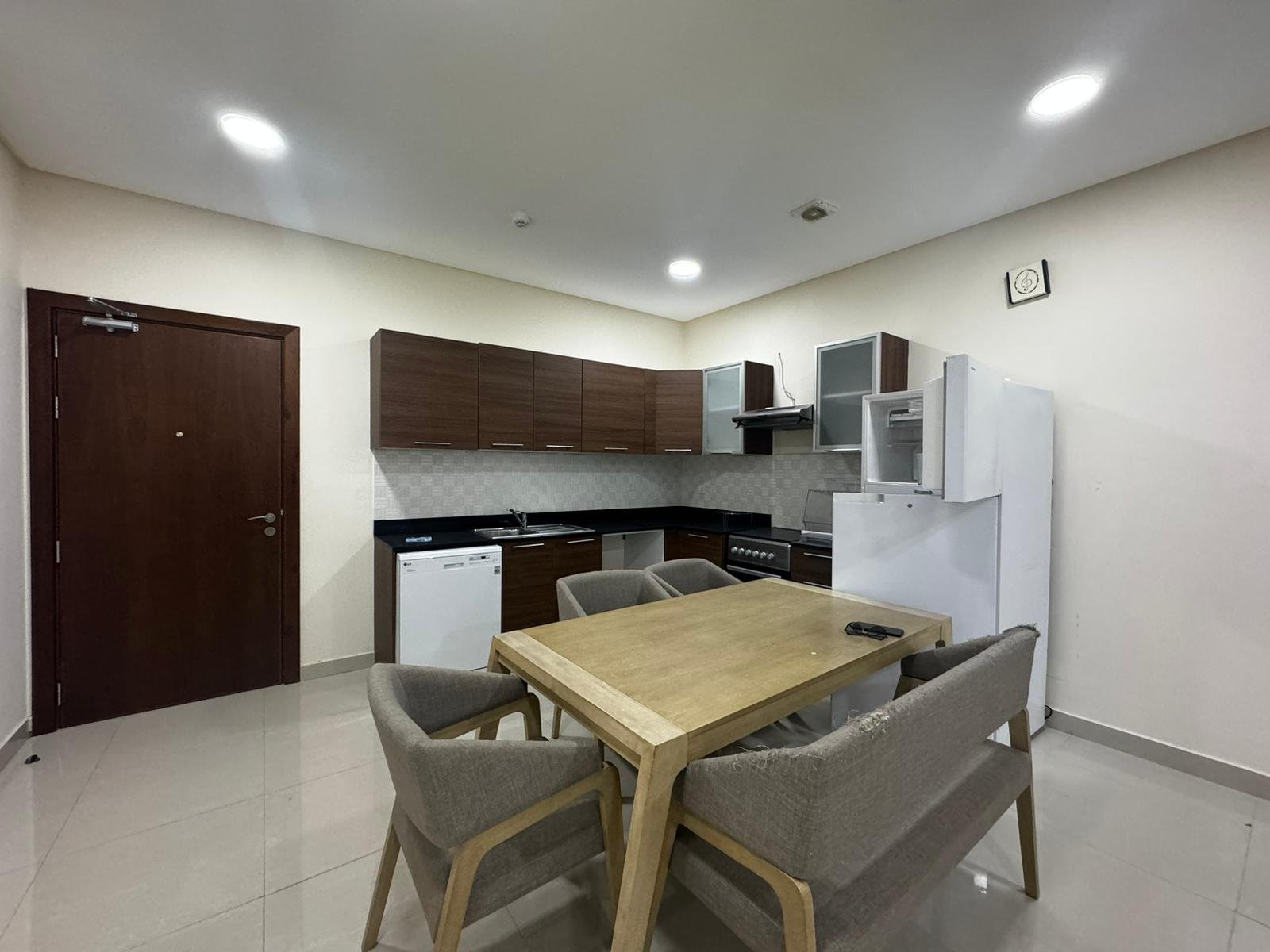 Sea-View Luxury 2-Bedroom Studio In The Downtown of Seef.
