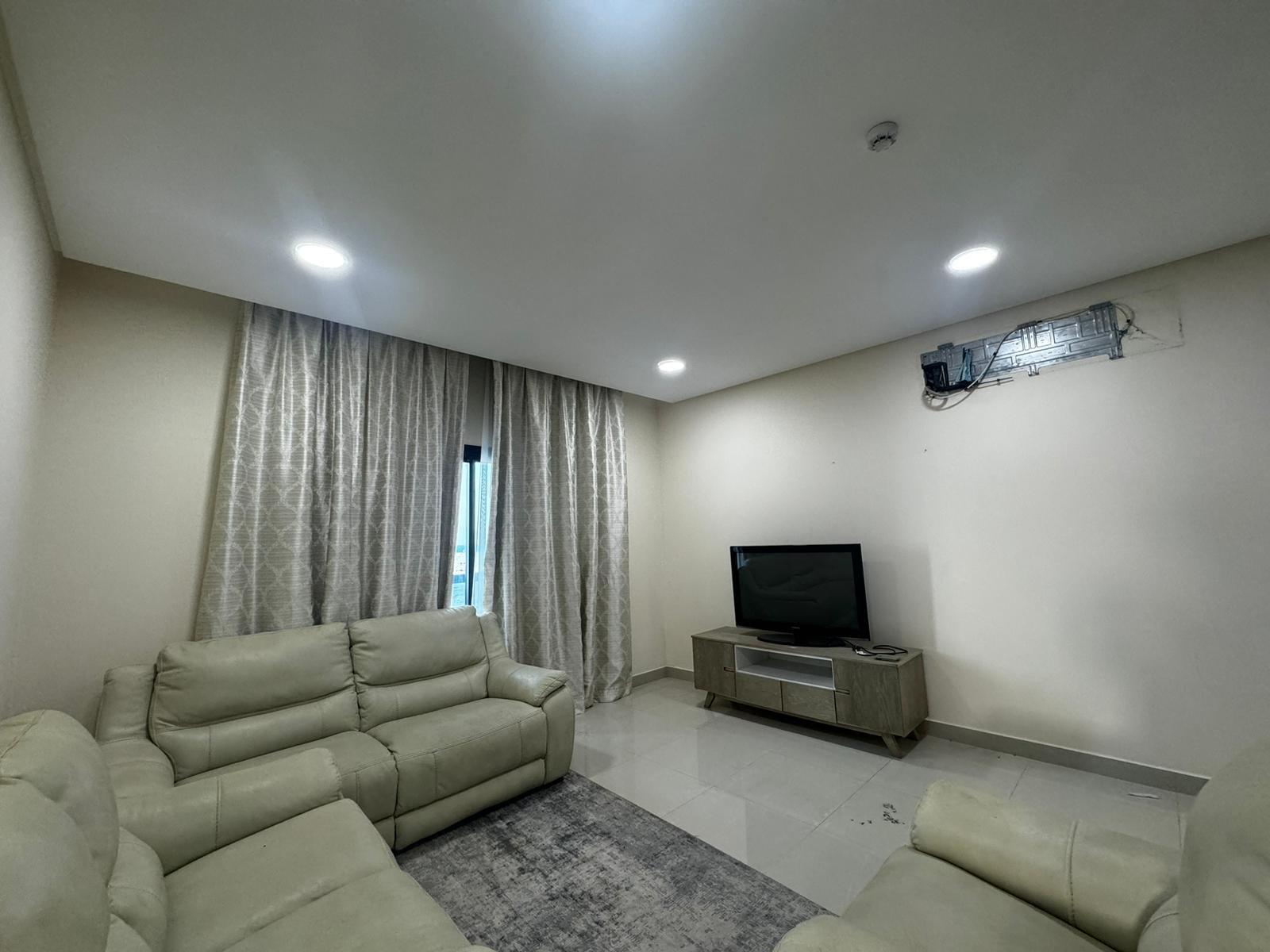 Sea-View Luxury 2-Bedroom Studio In The Downtown of Seef.