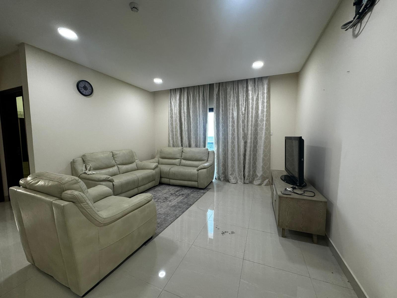 Sea-View Luxury 2-Bedroom Studio In The Downtown of Seef.