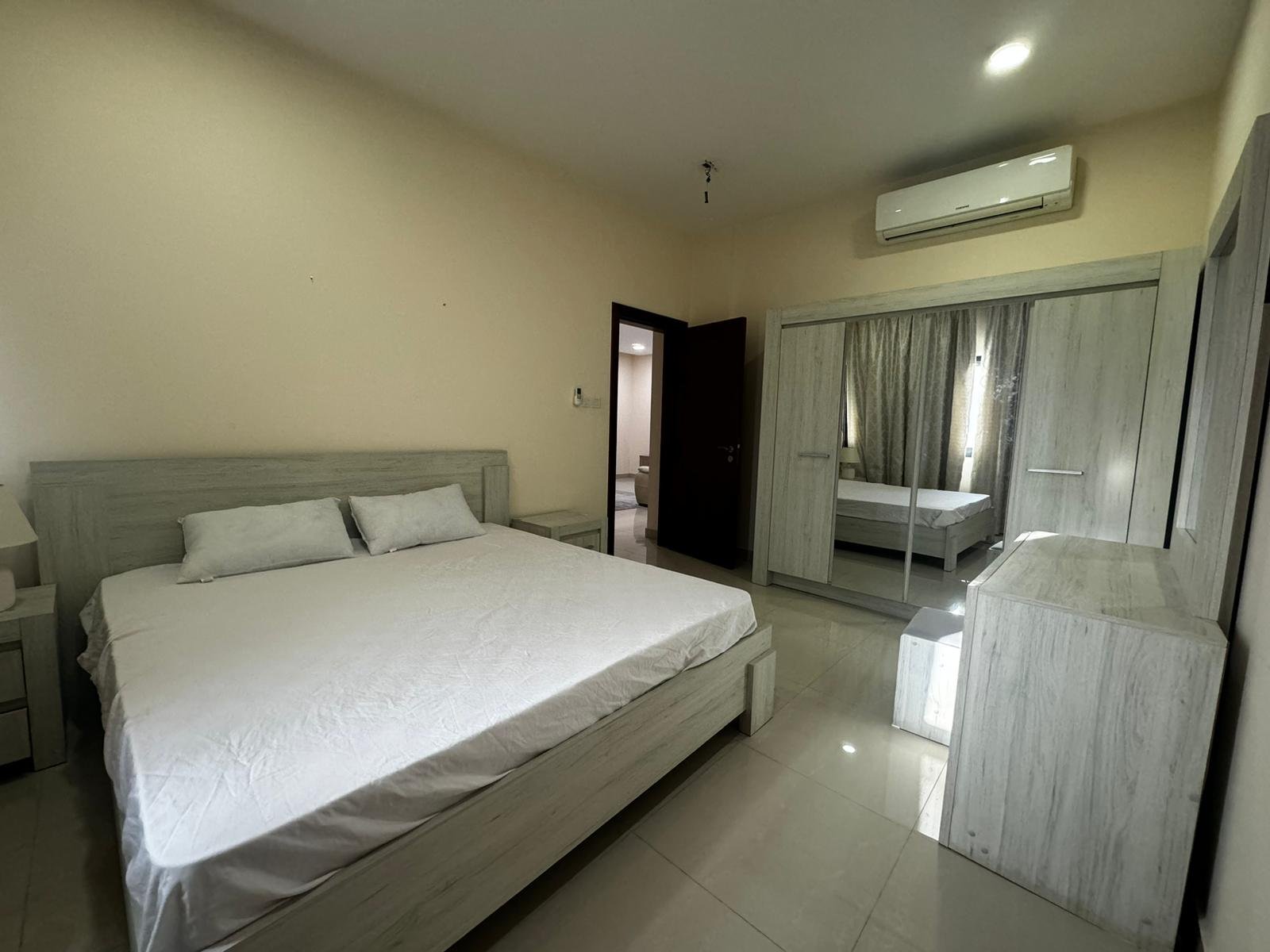 Sea-View Luxury 2-Bedroom Studio In The Downtown of Seef.