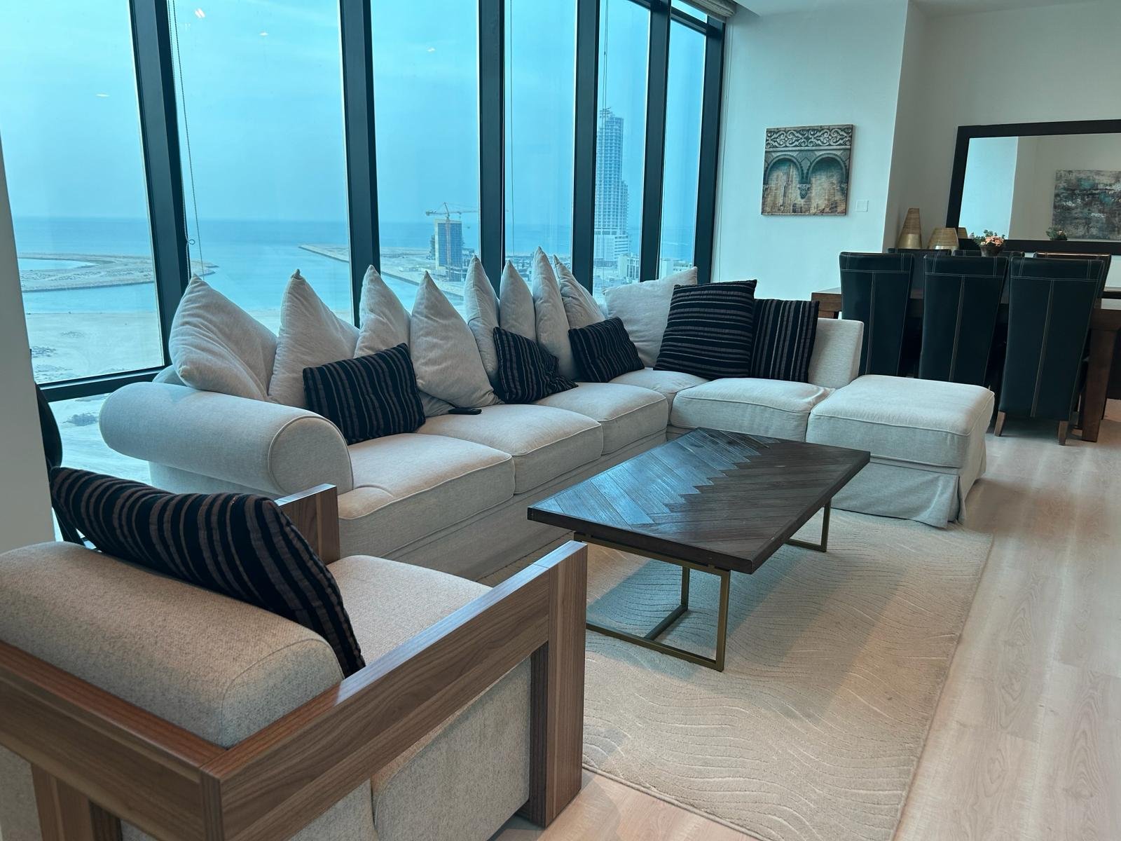 Luxury Sea-View 2-Bedroom Apartment In The Heart of Seef.