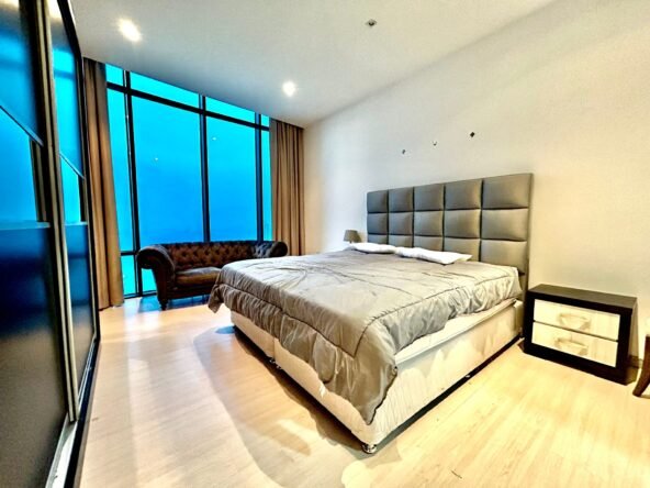 Luxury Sea-View 1-Bedroom Apartment In the Downtown Seef.