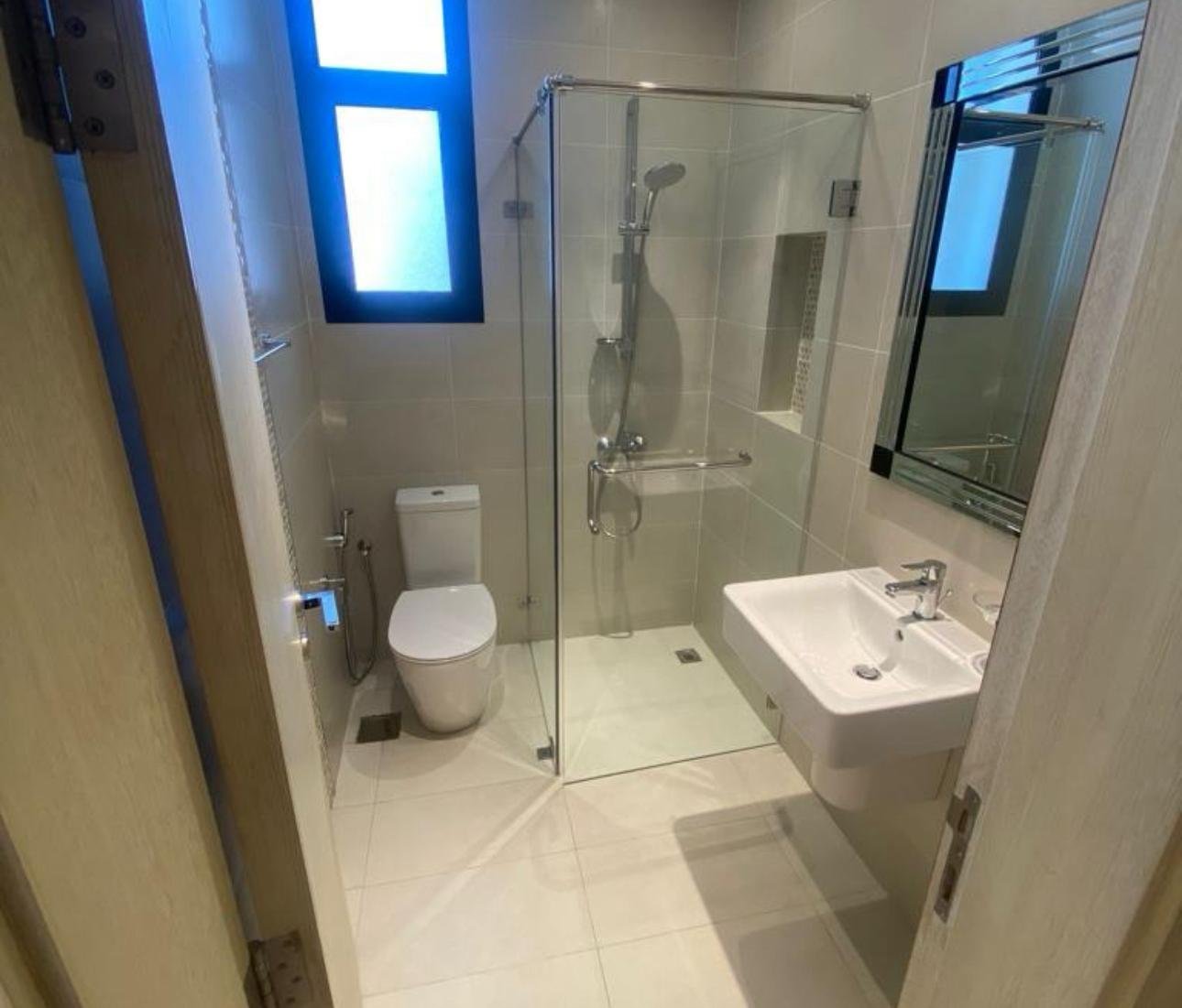 Sea-View Luxury 2-Bedroom Apartment In The Downtown Seef.