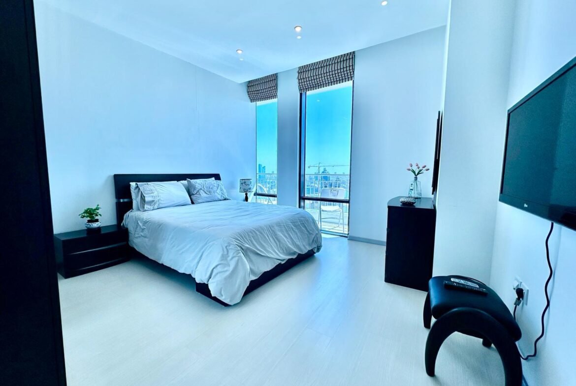 Sea-View Luxury 2-Bedroom Apartment In The Downtown Seef.
