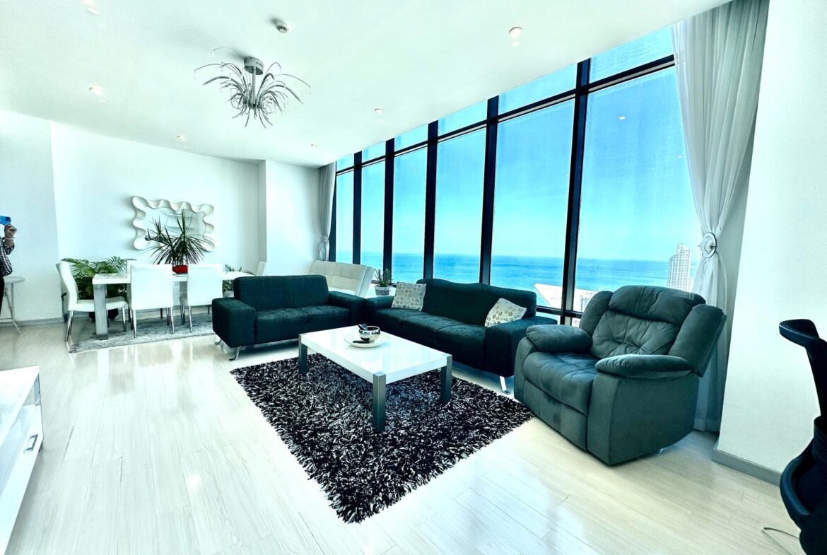 Sea-View Luxury 2-Bedroom Apartment In The Downtown Seef.