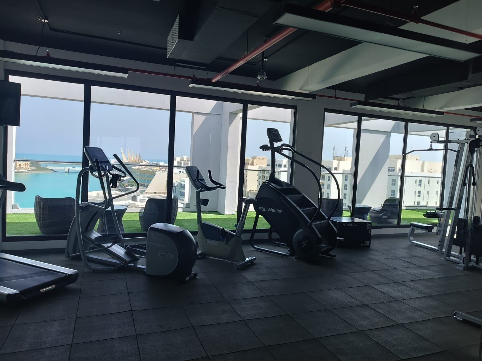 Luxury Sea-View 2-Bedroom Apartment In the Center of Amwaj.